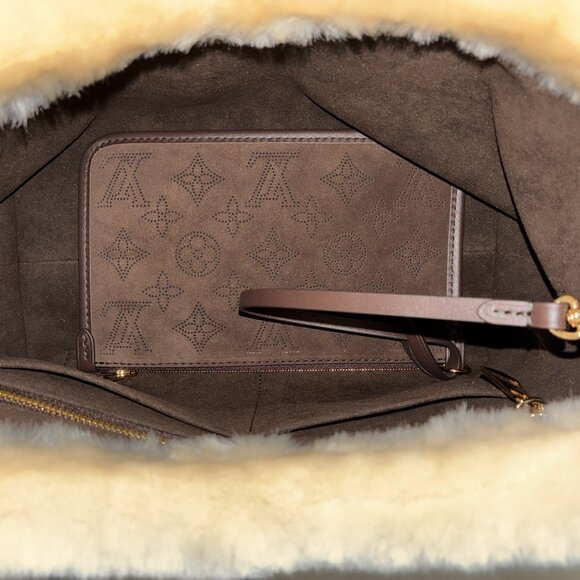 Louis Vuitton Mahina Carryall PM Dark Brown Suede-AUTHENTIC - Picture 11 of 16